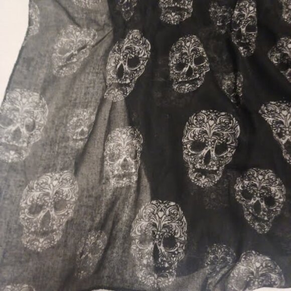 H&M DIVIDED Lightweight Scarf Shawl Black with White Skull Print, Used - Picture 3 of 5